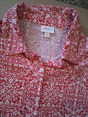 LuLaRoe Women's Red & White Floral Geo Button-Up Top sz S Oversized Grandmacore
